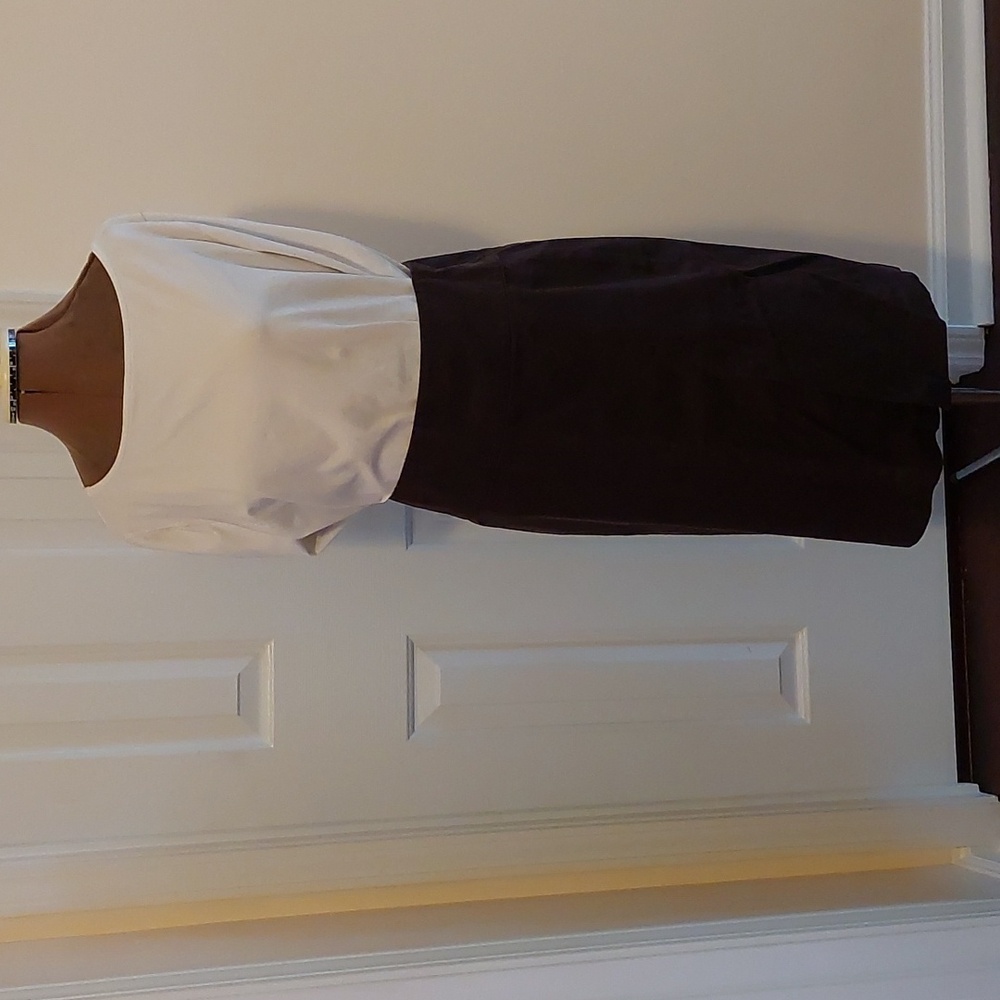 Great skirt, pair with blouse or sweater for all season wear.